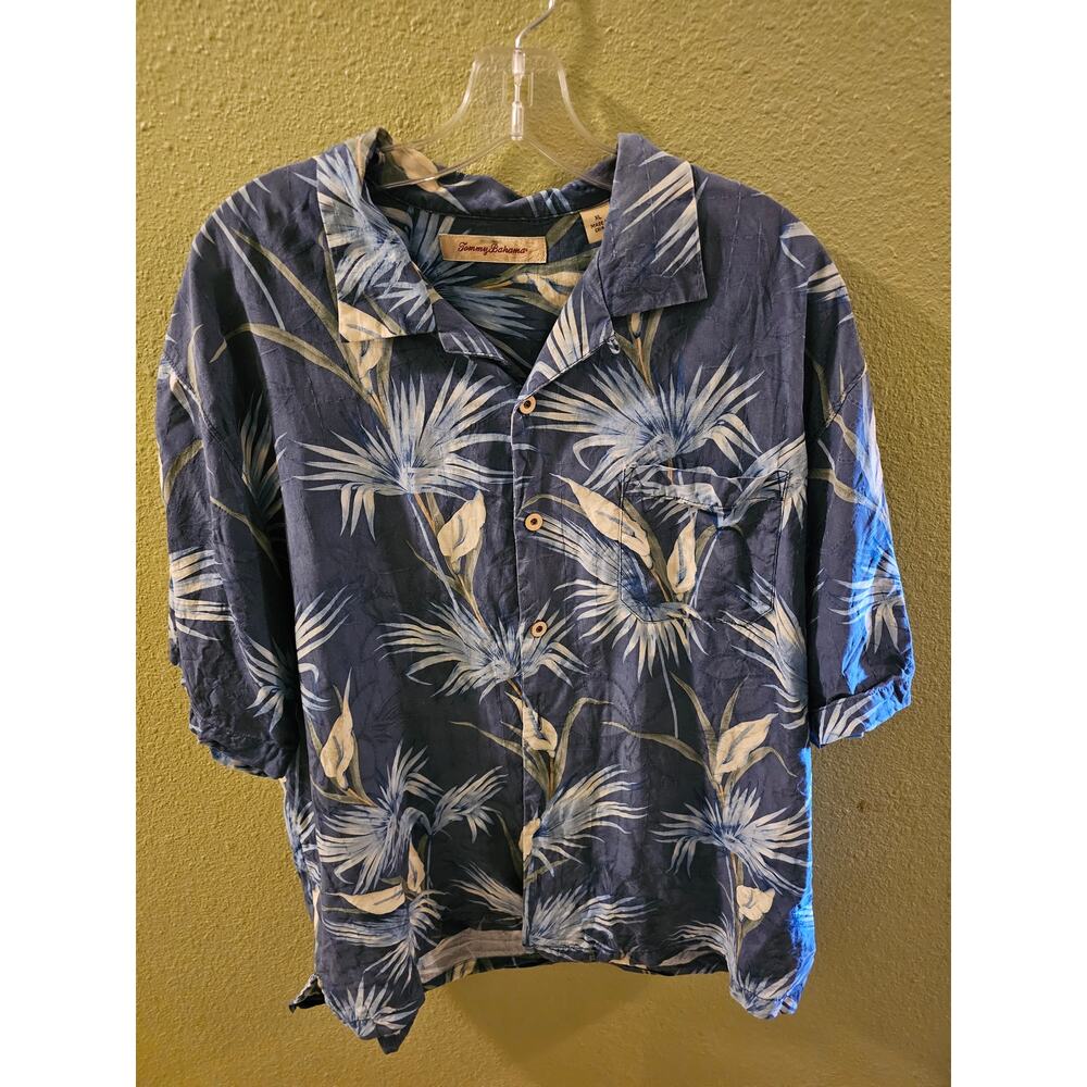 Tommy Bahama XL 100% silk short sleeve florals shirt.12